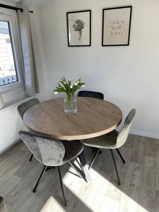 Cozy Chalet At The Beach In Petten, Netherlands Εξωτερικό φωτογραφία